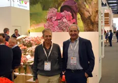 Ilan Breier and Luis Mariano Botero, with Breier Cross, an Israeli breeder of carnations with a big market share in Colombia and Japan. As with the Royal van Zanten' varieties, theirs are brought to the growers by Plantas y Bulbos.